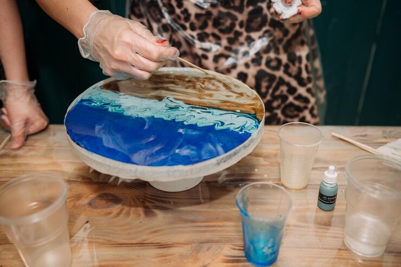 Image 1 The Beginner’s Guide to Mastering the Art of Pour Painting and Cell Creation